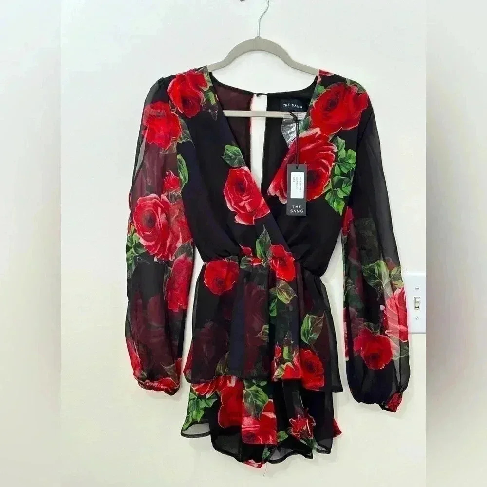 NWT The‎ Sang Rose Romper Roses 🩵